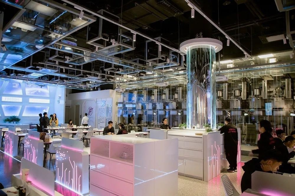 У Китаї відкрився перший повністю роботизований ресторан