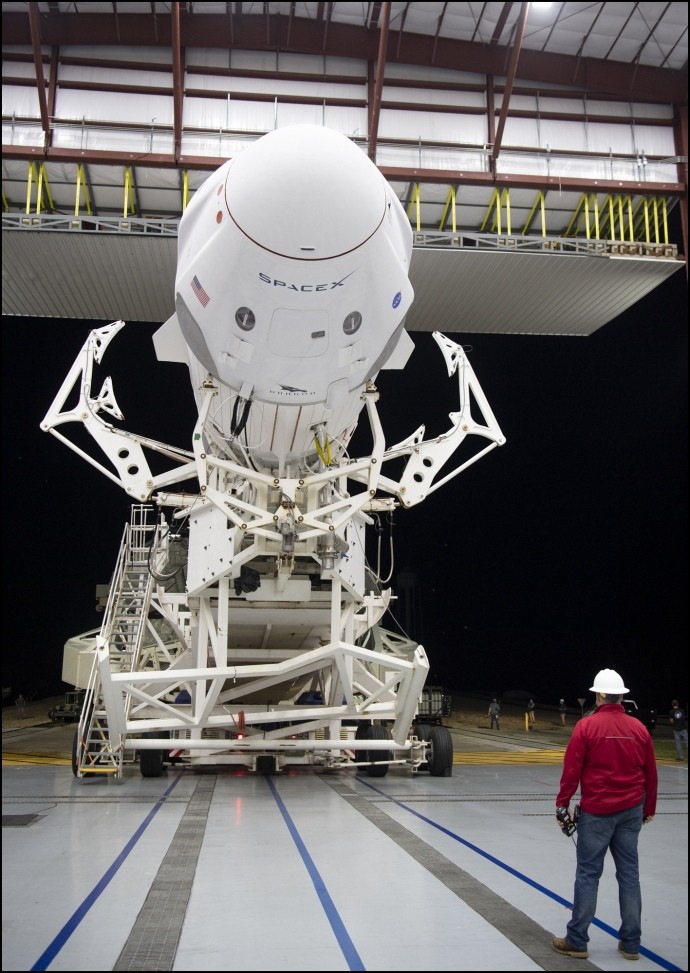 Перший експлуатаційний політ SpaceX Crew Dragon відбудеться 14 листопада. Ракета вже на космодромі